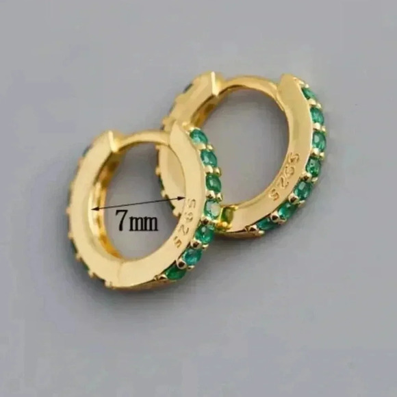 Gold Green Crystal Huggie Hoop Earrings 

Brand New - Picture 5 of 5